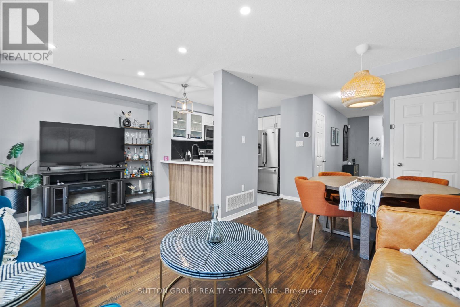 












33 - 1995 PINE GROVE AVENUE

,
Pickering (Highbush),




Ontario
L1V6W4

