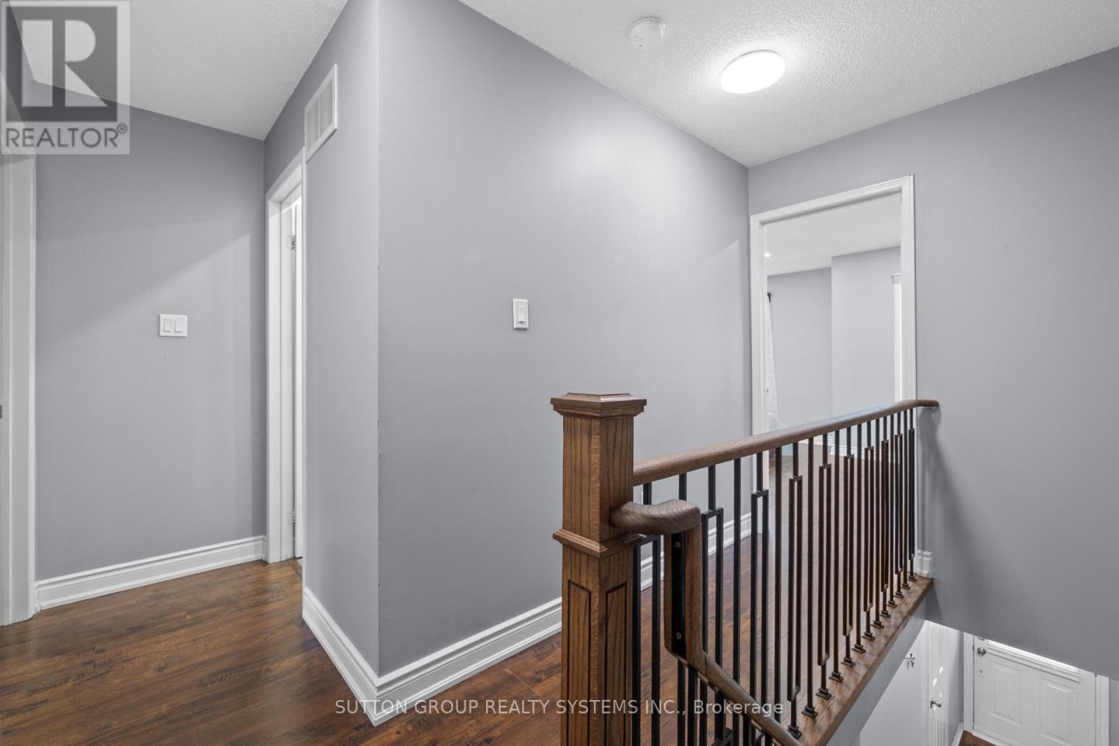 












33 - 1995 PINE GROVE AVENUE

,
Pickering (Highbush),




Ontario
L1V6W4

