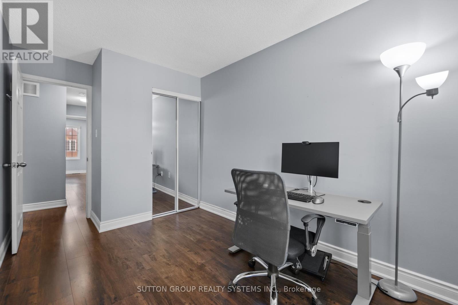 












33 - 1995 PINE GROVE AVENUE

,
Pickering (Highbush),




Ontario
L1V6W4

