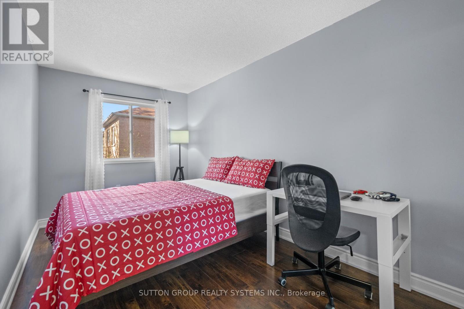 












33 - 1995 PINE GROVE AVENUE

,
Pickering (Highbush),




Ontario
L1V6W4

