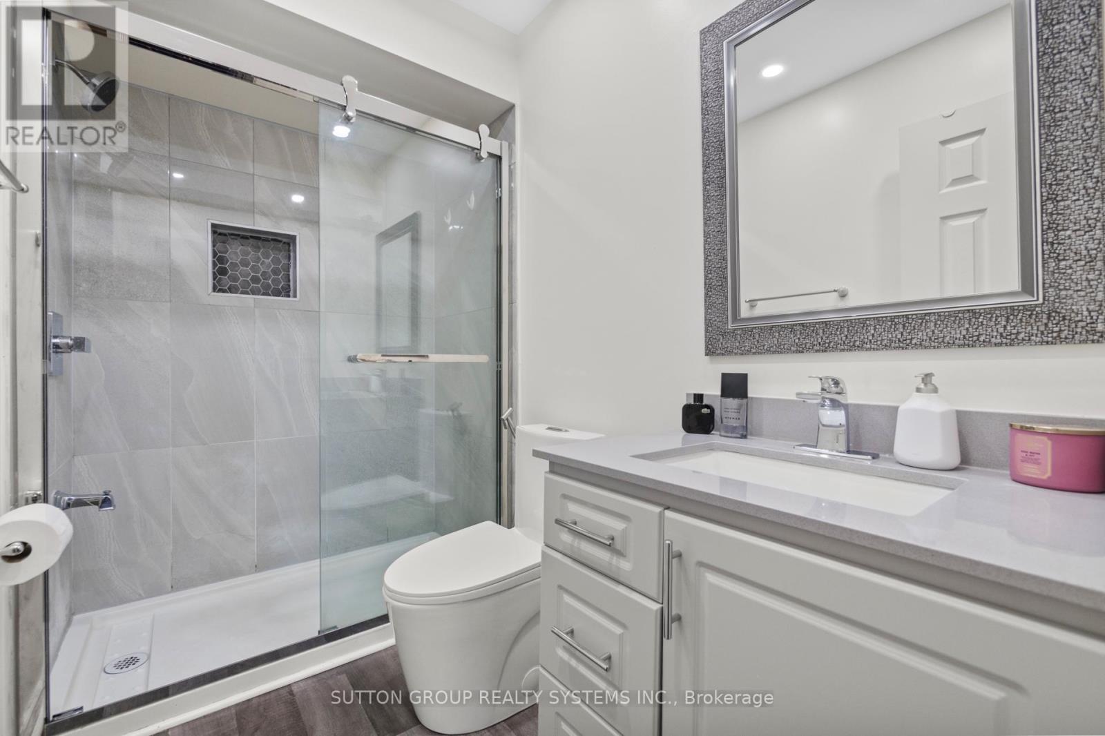 












33 - 1995 PINE GROVE AVENUE

,
Pickering (Highbush),




Ontario
L1V6W4

