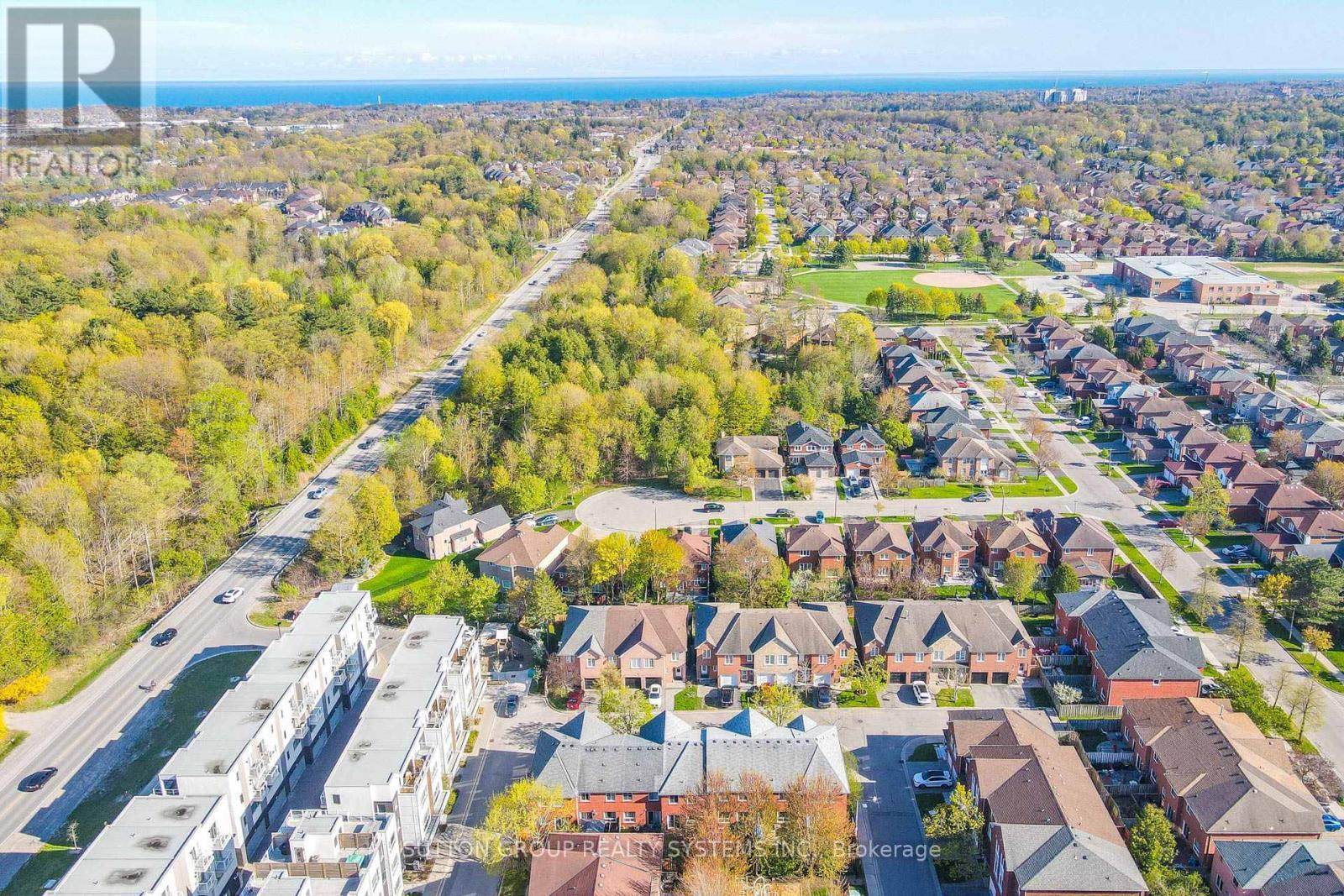 












33 - 1995 PINE GROVE AVENUE

,
Pickering (Highbush),




Ontario
L1V6W4

