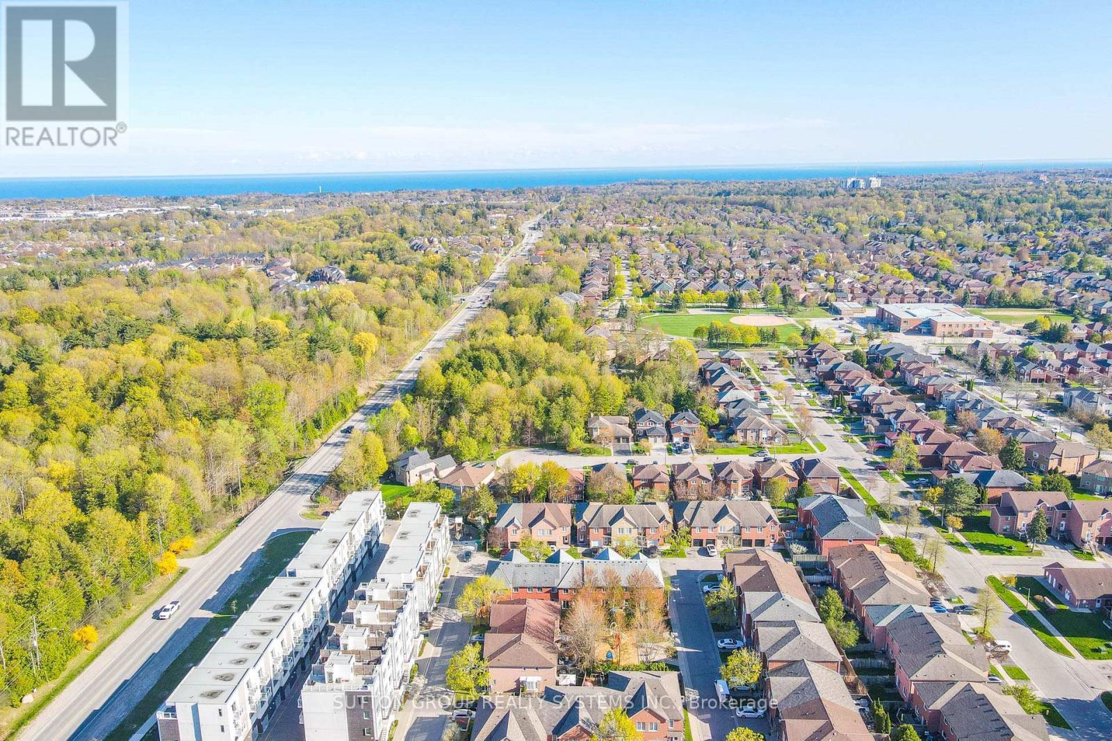 












33 - 1995 PINE GROVE AVENUE

,
Pickering (Highbush),




Ontario
L1V6W4

