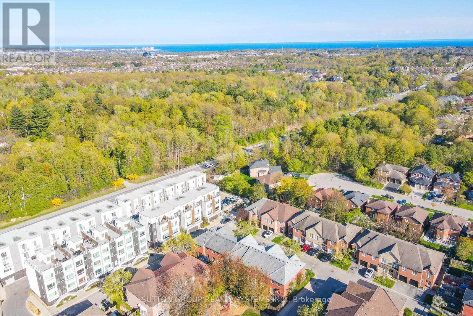 












33 - 1995 PINE GROVE AVENUE

,
Pickering (Highbush),




Ontario
L1V6W4

