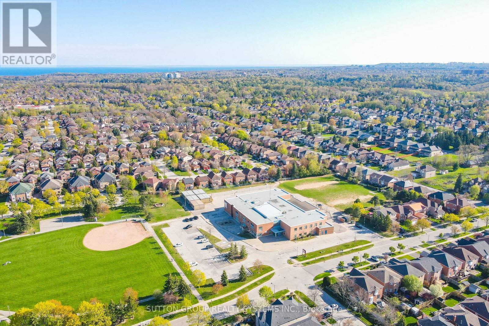 












33 - 1995 PINE GROVE AVENUE

,
Pickering (Highbush),




Ontario
L1V6W4

