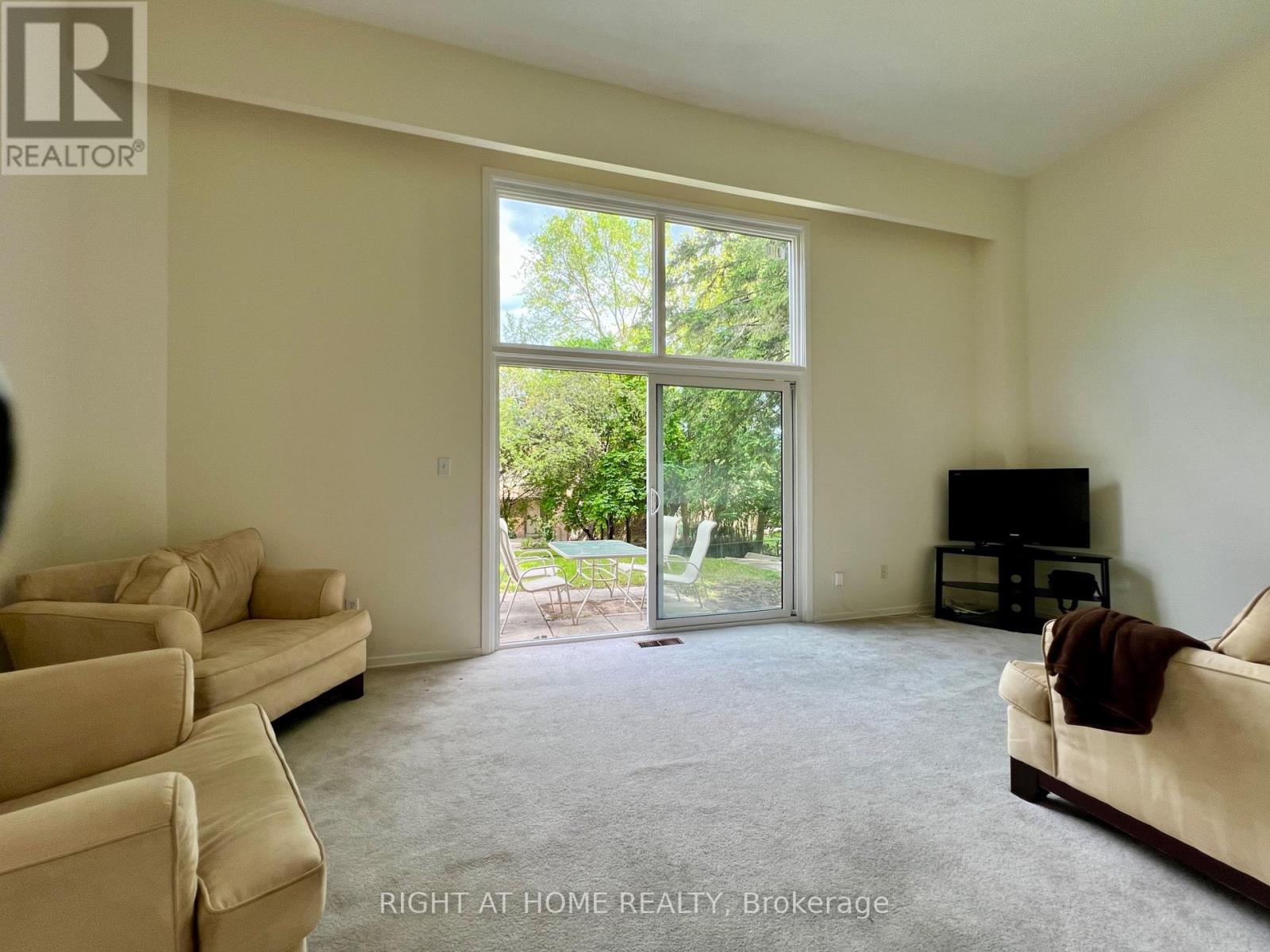 












43 - 286 SPRUCEWOOD COURT

,
Toronto (L'Amoreaux),




Ontario
M1W1P9

