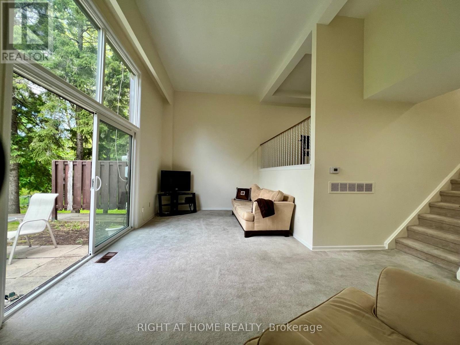 












43 - 286 SPRUCEWOOD COURT

,
Toronto (L'Amoreaux),




Ontario
M1W1P9

