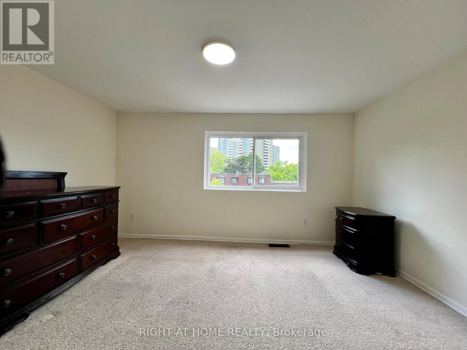 












43 - 286 SPRUCEWOOD COURT

,
Toronto (L'Amoreaux),




Ontario
M1W1P9


