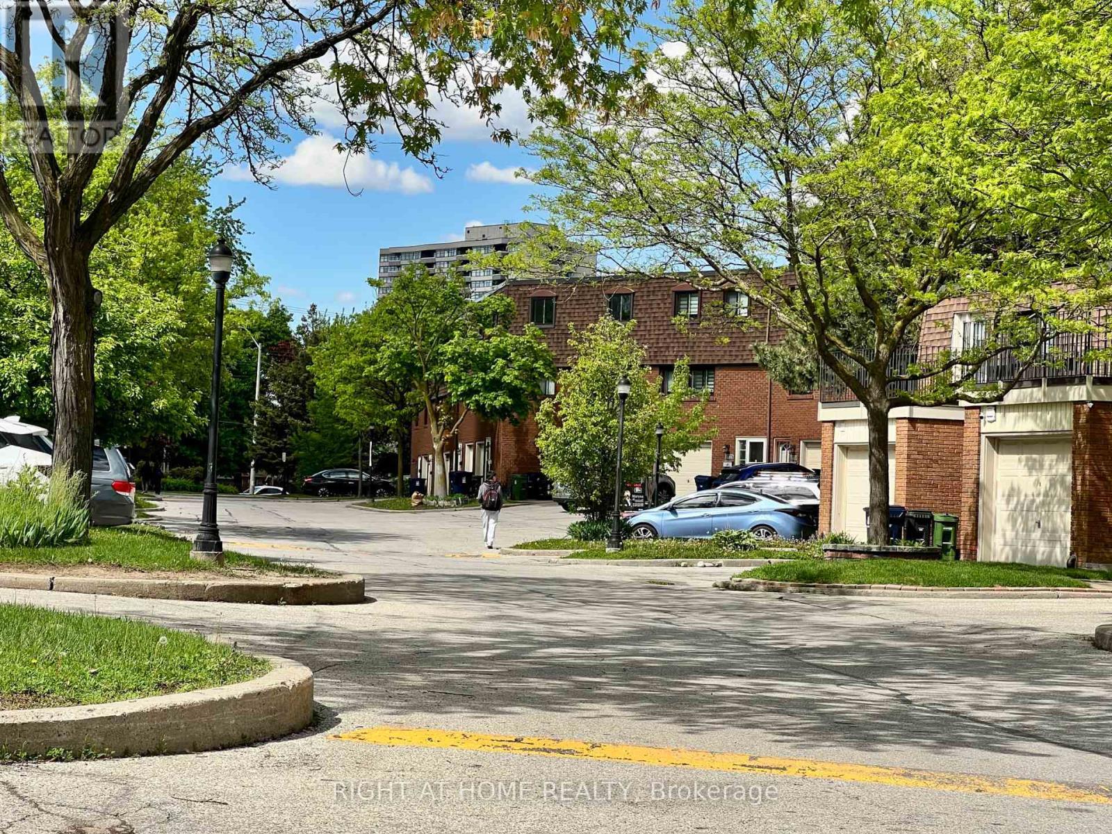 












43 - 286 SPRUCEWOOD COURT

,
Toronto (L'Amoreaux),




Ontario
M1W1P9

