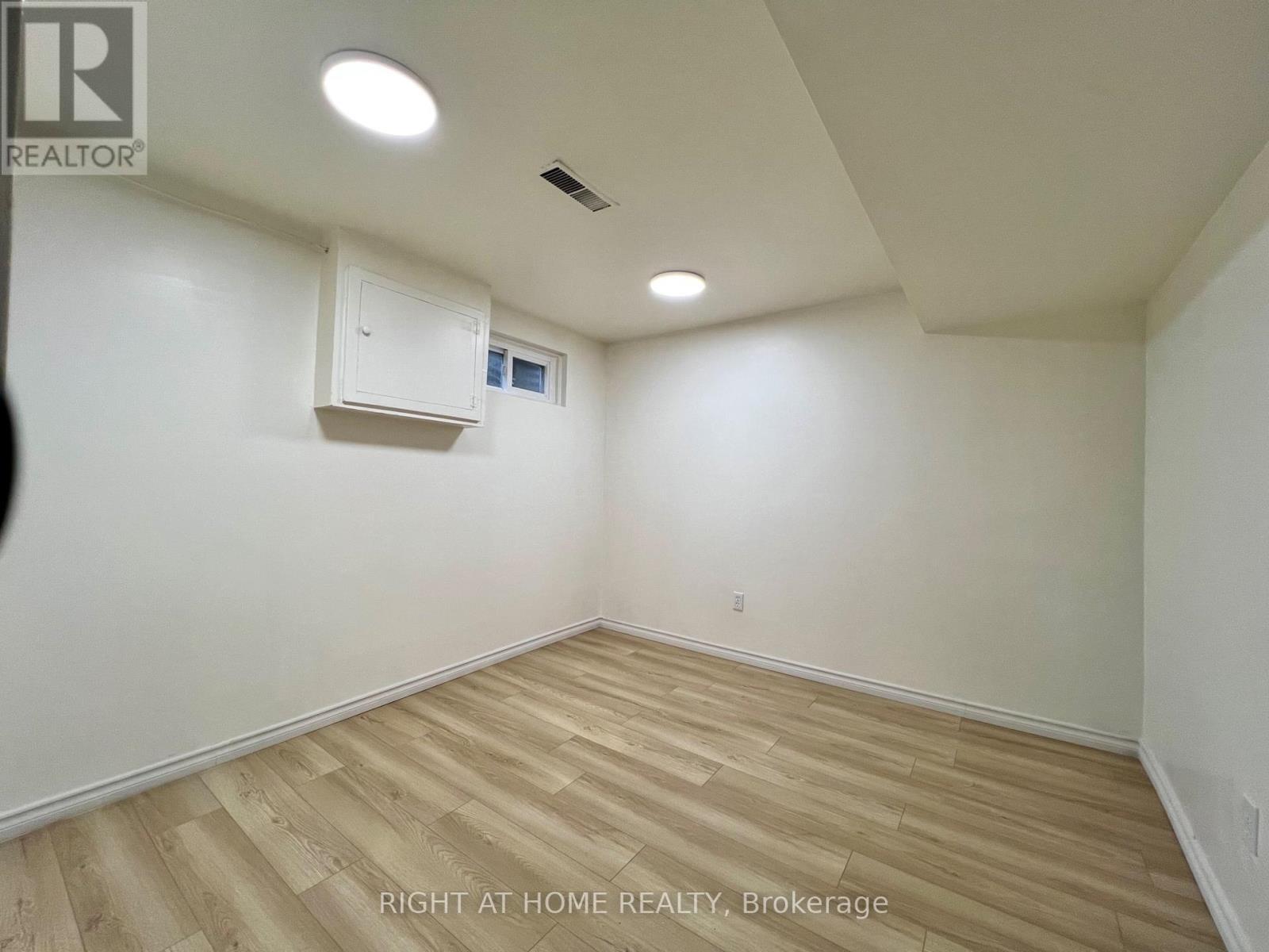 












43 - 286 SPRUCEWOOD COURT

,
Toronto (L'Amoreaux),




Ontario
M1W1P9

