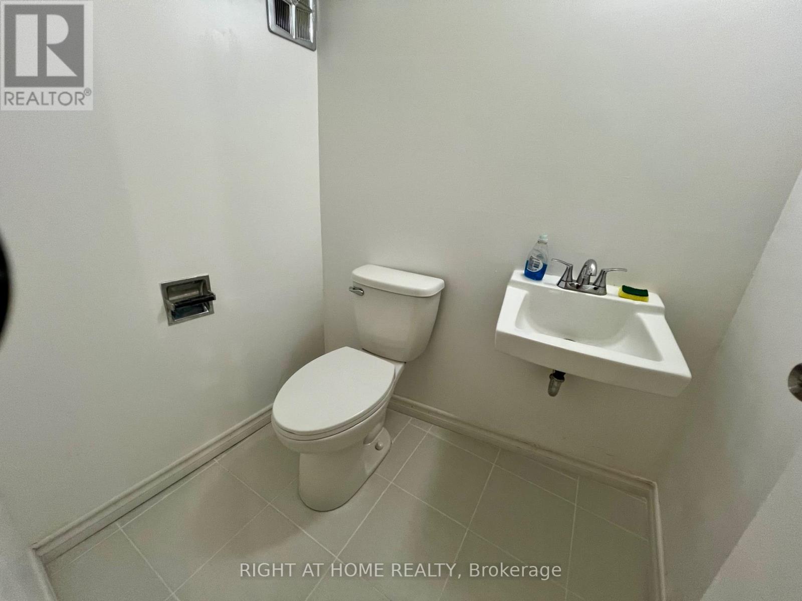 












43 - 286 SPRUCEWOOD COURT

,
Toronto (L'Amoreaux),




Ontario
M1W1P9

