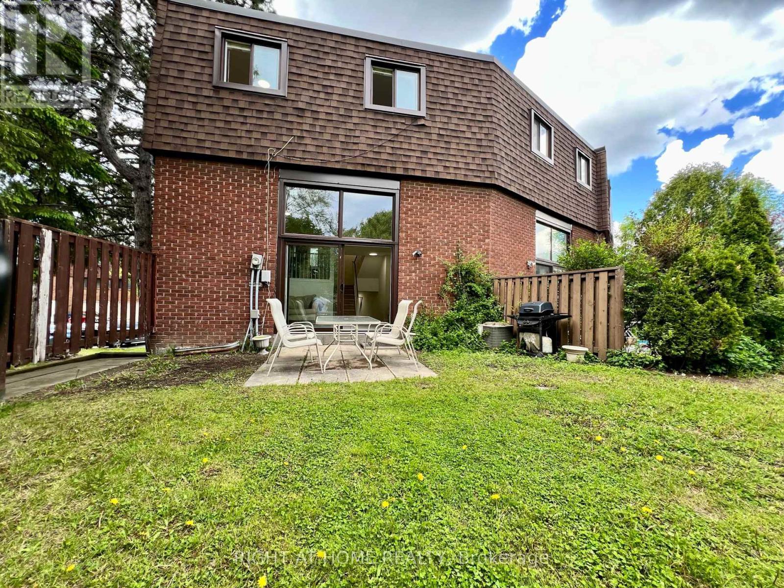 












43 - 286 SPRUCEWOOD COURT

,
Toronto (L'Amoreaux),




Ontario
M1W1P9

