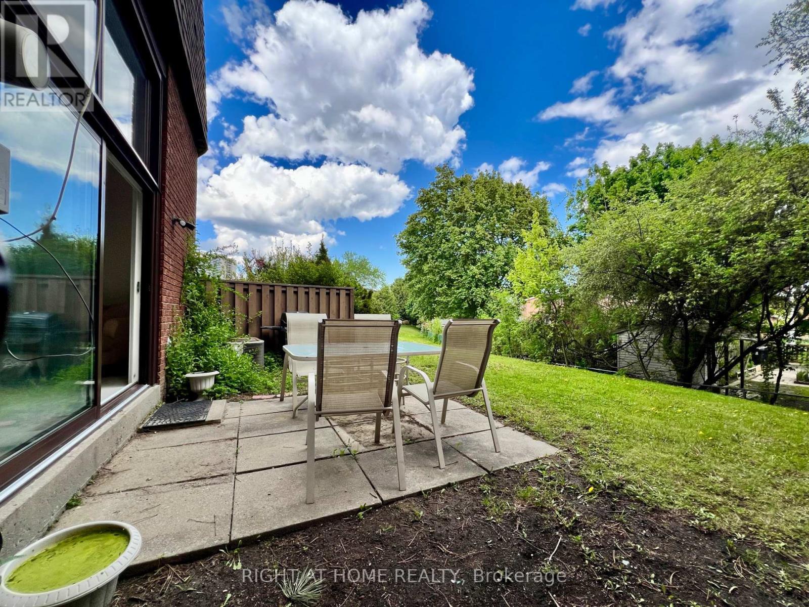 












43 - 286 SPRUCEWOOD COURT

,
Toronto (L'Amoreaux),




Ontario
M1W1P9

