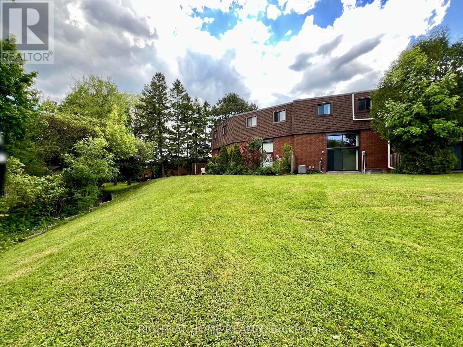 












43 - 286 SPRUCEWOOD COURT

,
Toronto (L'Amoreaux),




Ontario
M1W1P9

