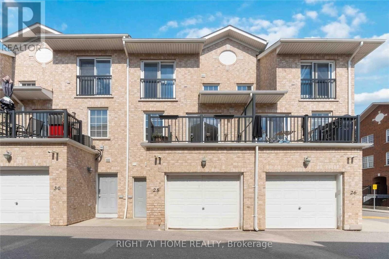 












28 STRANGFORD LANE

,
Toronto (Clairlea-Birchmount),




Ontario
M1L0E4

