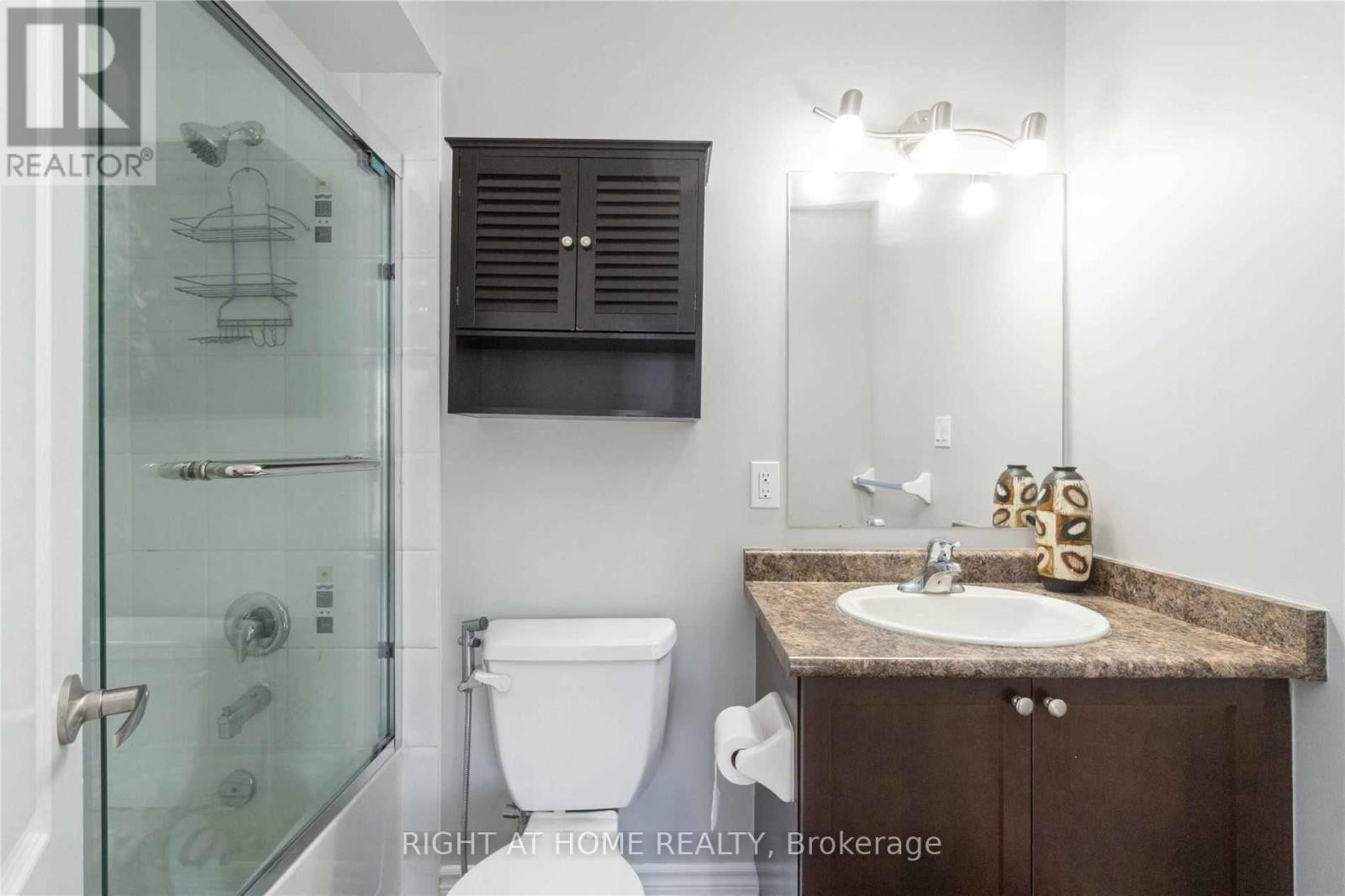 












28 STRANGFORD LANE

,
Toronto (Clairlea-Birchmount),




Ontario
M1L0E4

