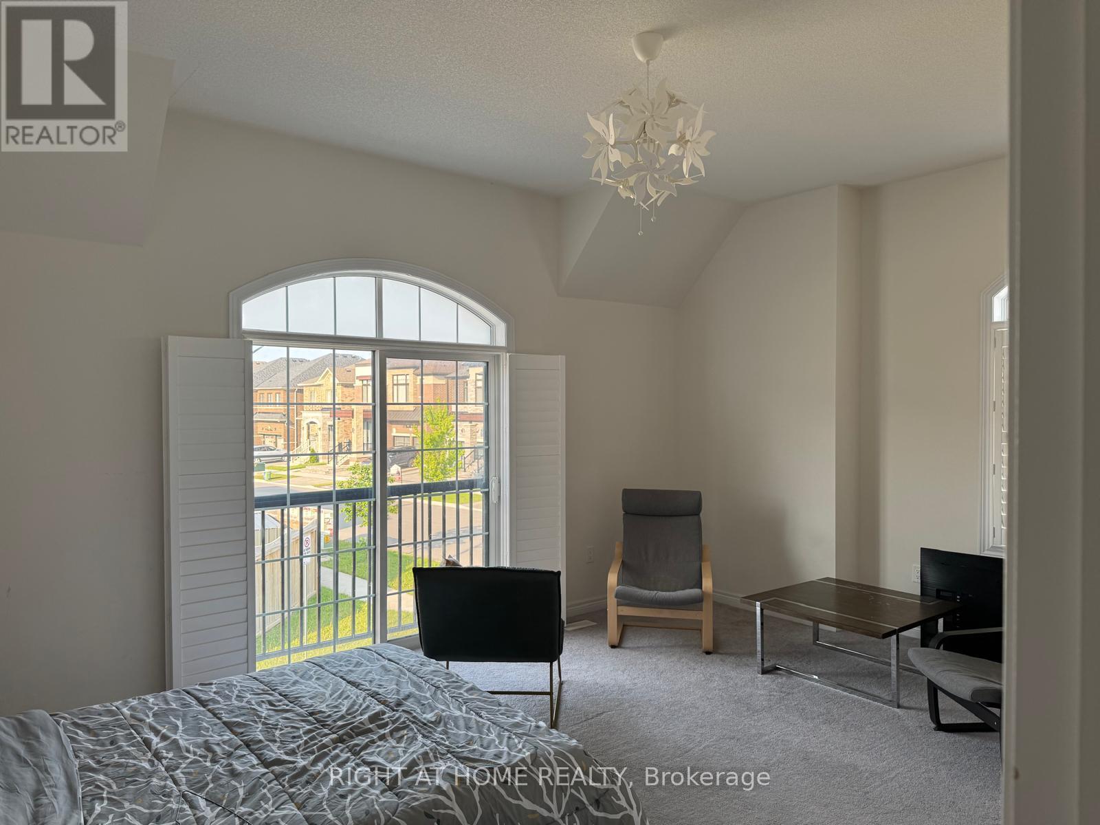 












184 CORONATION ROAD

,
Whitby,




Ontario
L1P0H5

