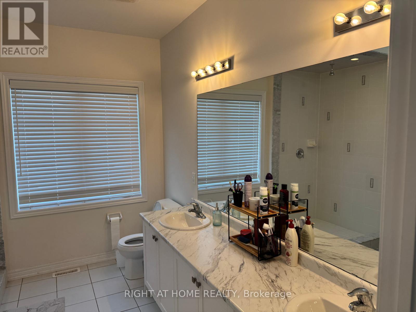 












184 CORONATION ROAD

,
Whitby,




Ontario
L1P0H5

