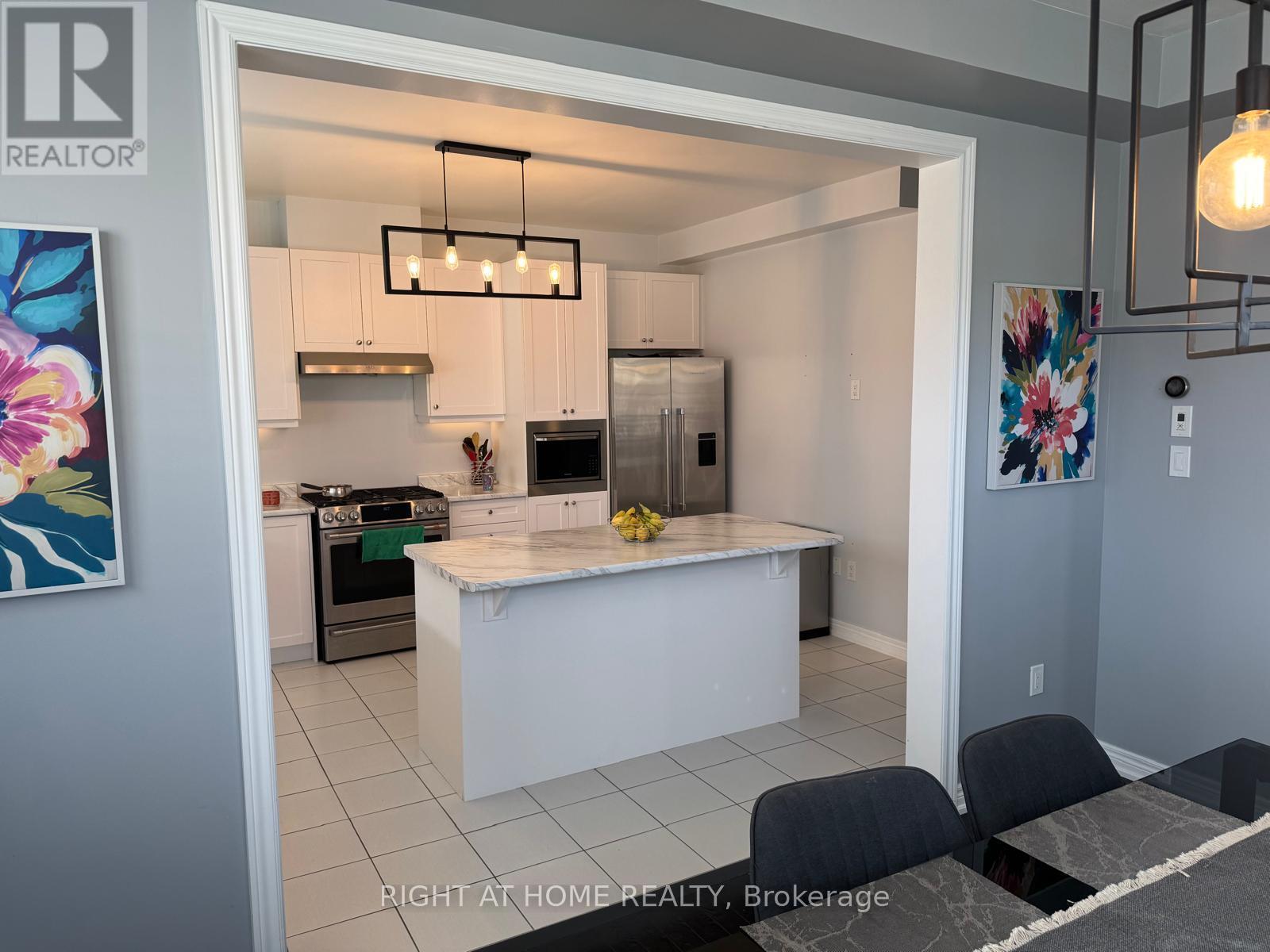 












184 CORONATION ROAD

,
Whitby,




Ontario
L1P0H5

