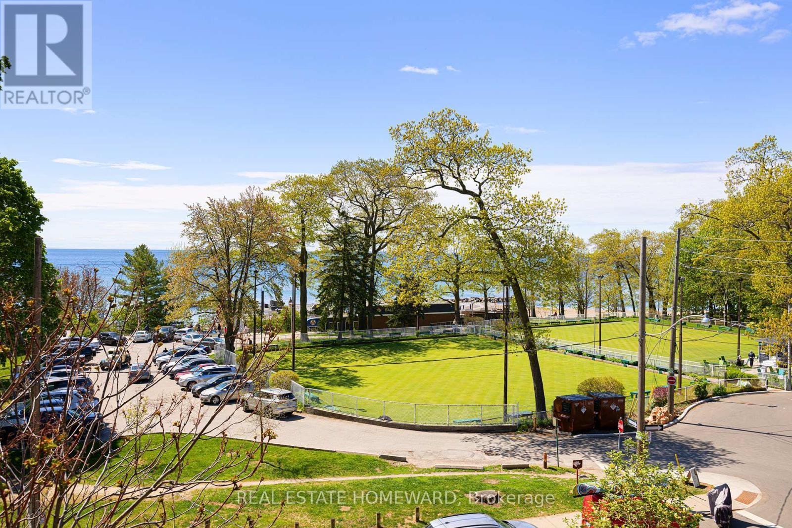 












2 PARK AVENUE

,
Toronto (The Beaches),




Ontario
M4E1B6

