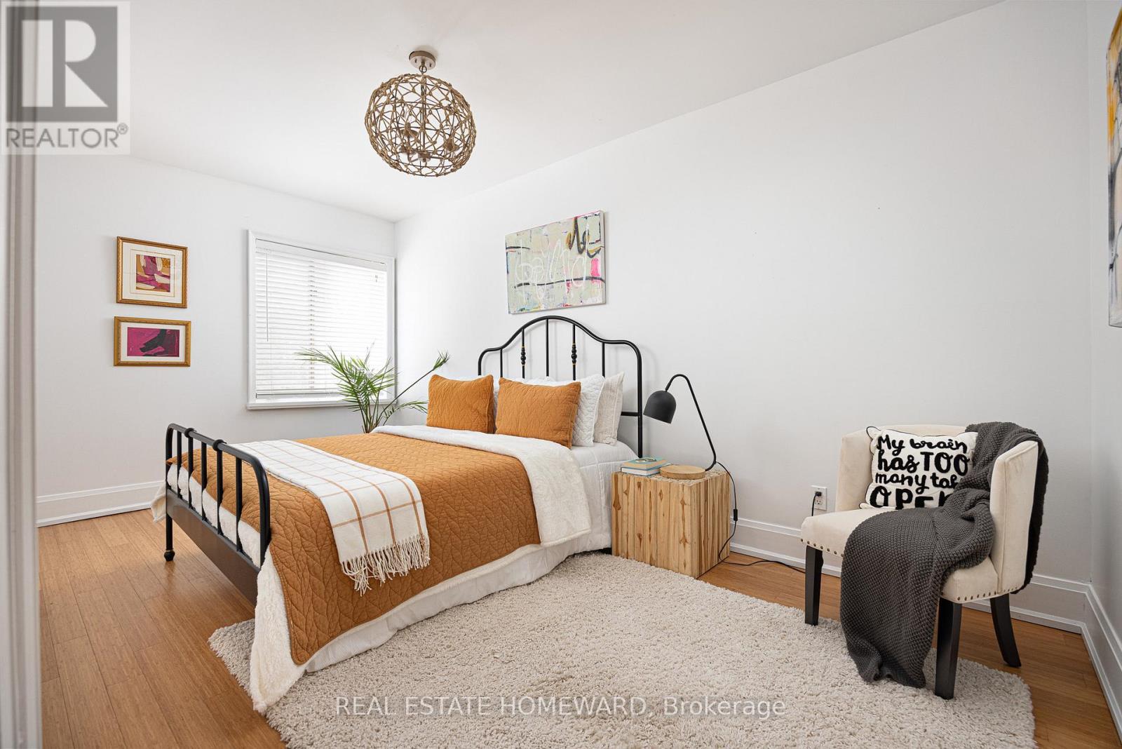 












2 PARK AVENUE

,
Toronto (The Beaches),




Ontario
M4E1B6

