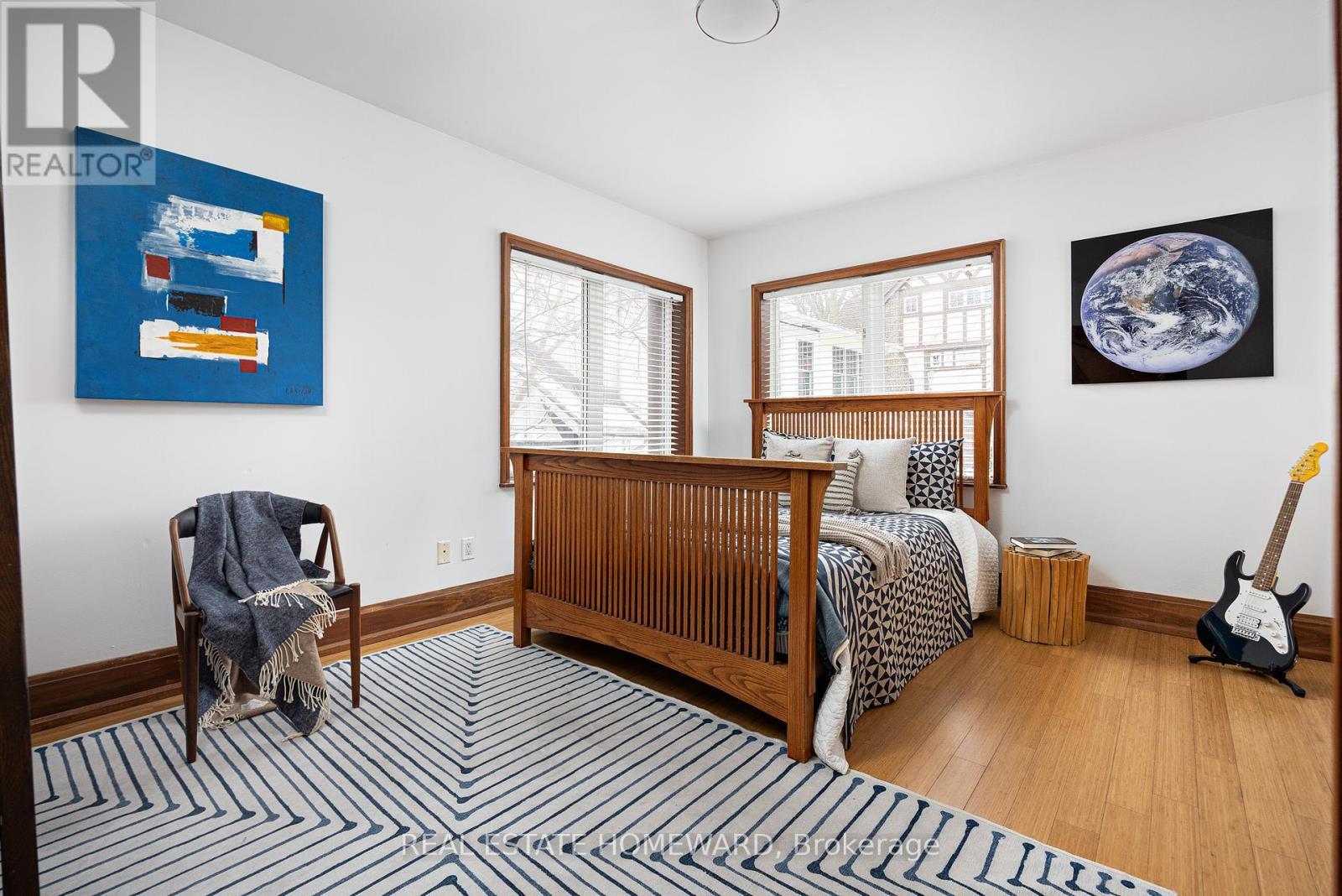 












2 PARK AVENUE

,
Toronto (The Beaches),




Ontario
M4E1B6


