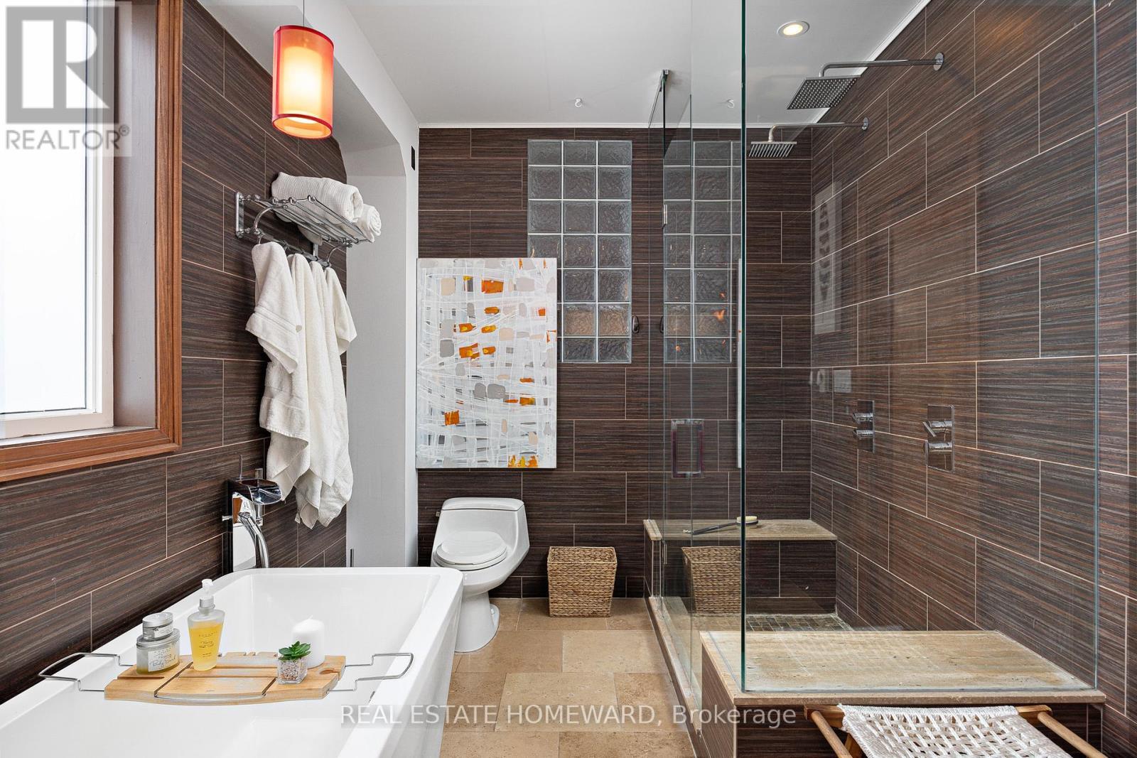 












2 PARK AVENUE

,
Toronto (The Beaches),




Ontario
M4E1B6

