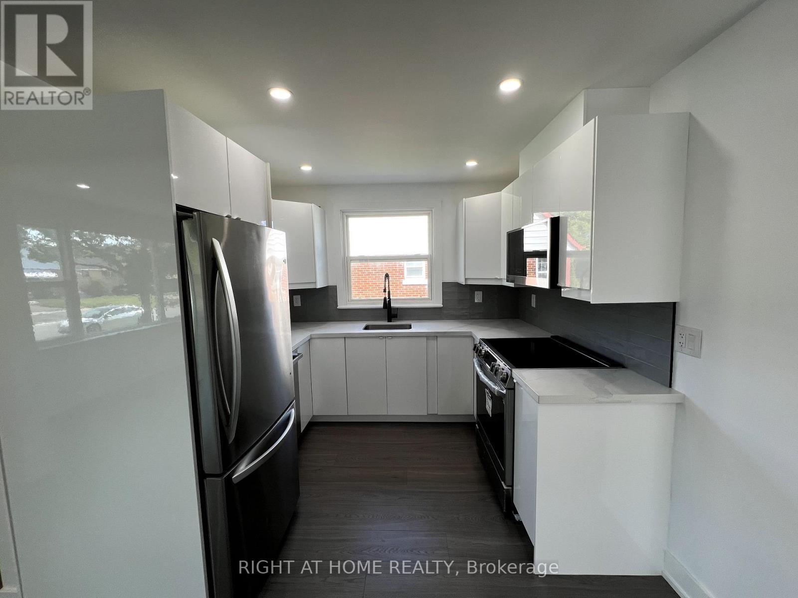 












75 PONTIAC AVENUE

,
Oshawa (Centennial),




Ontario
L1G3M1

