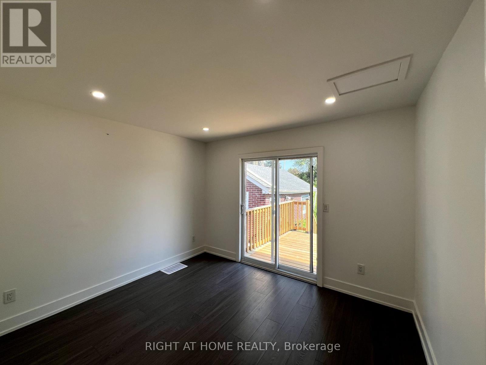 












75 PONTIAC AVENUE

,
Oshawa (Centennial),




Ontario
L1G3M1

