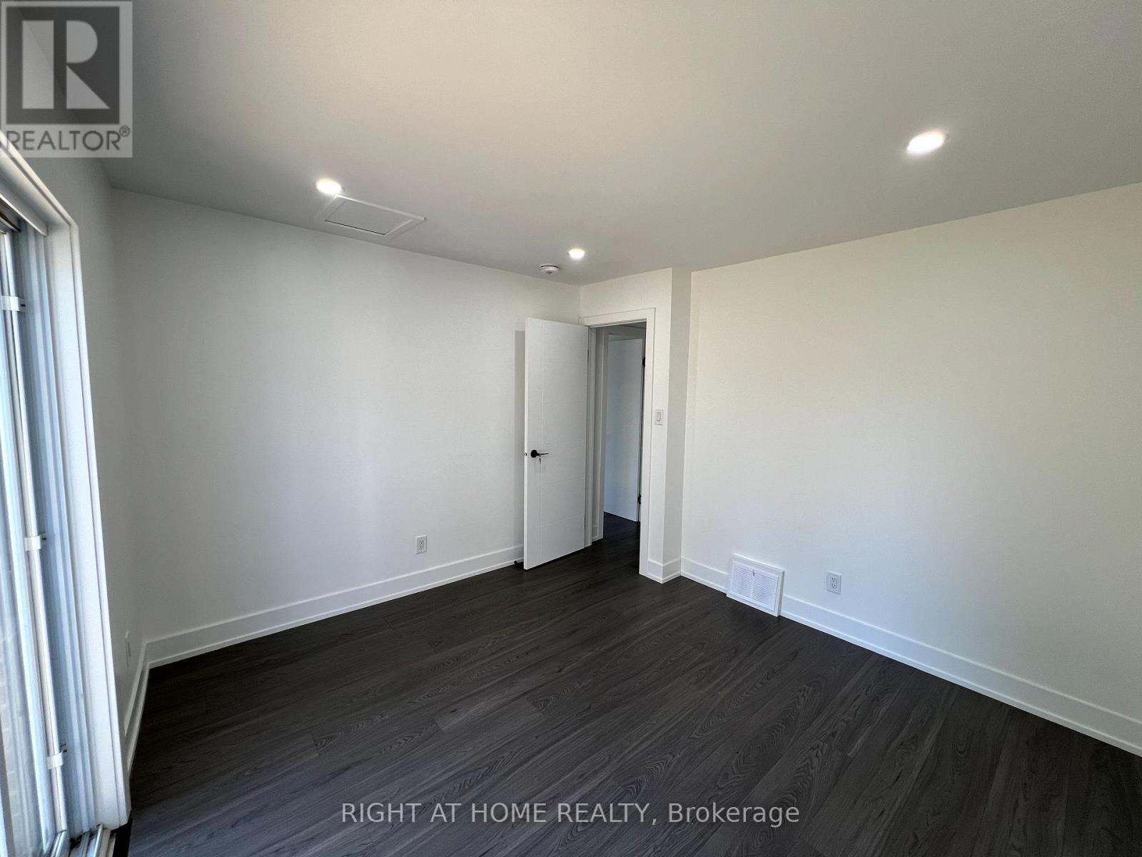 












75 PONTIAC AVENUE

,
Oshawa (Centennial),




Ontario
L1G3M1

