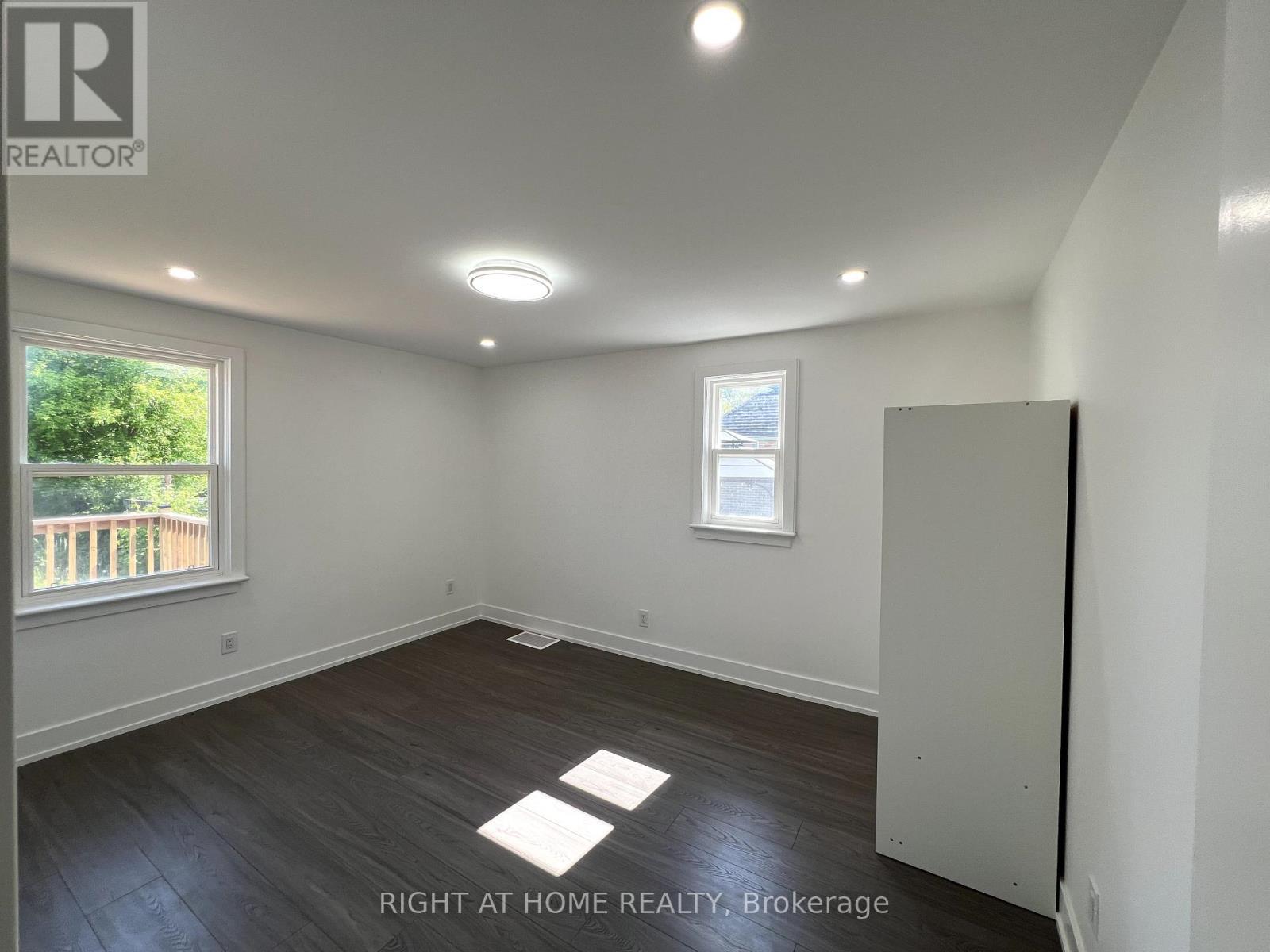 












75 PONTIAC AVENUE

,
Oshawa (Centennial),




Ontario
L1G3M1

