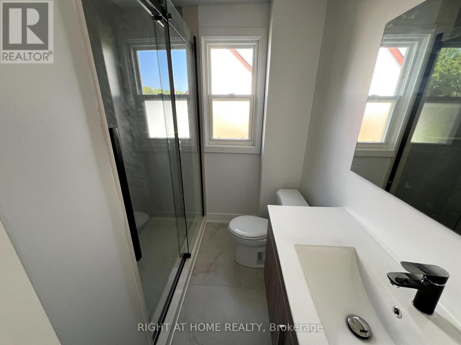 












75 PONTIAC AVENUE

,
Oshawa (Centennial),




Ontario
L1G3M1

