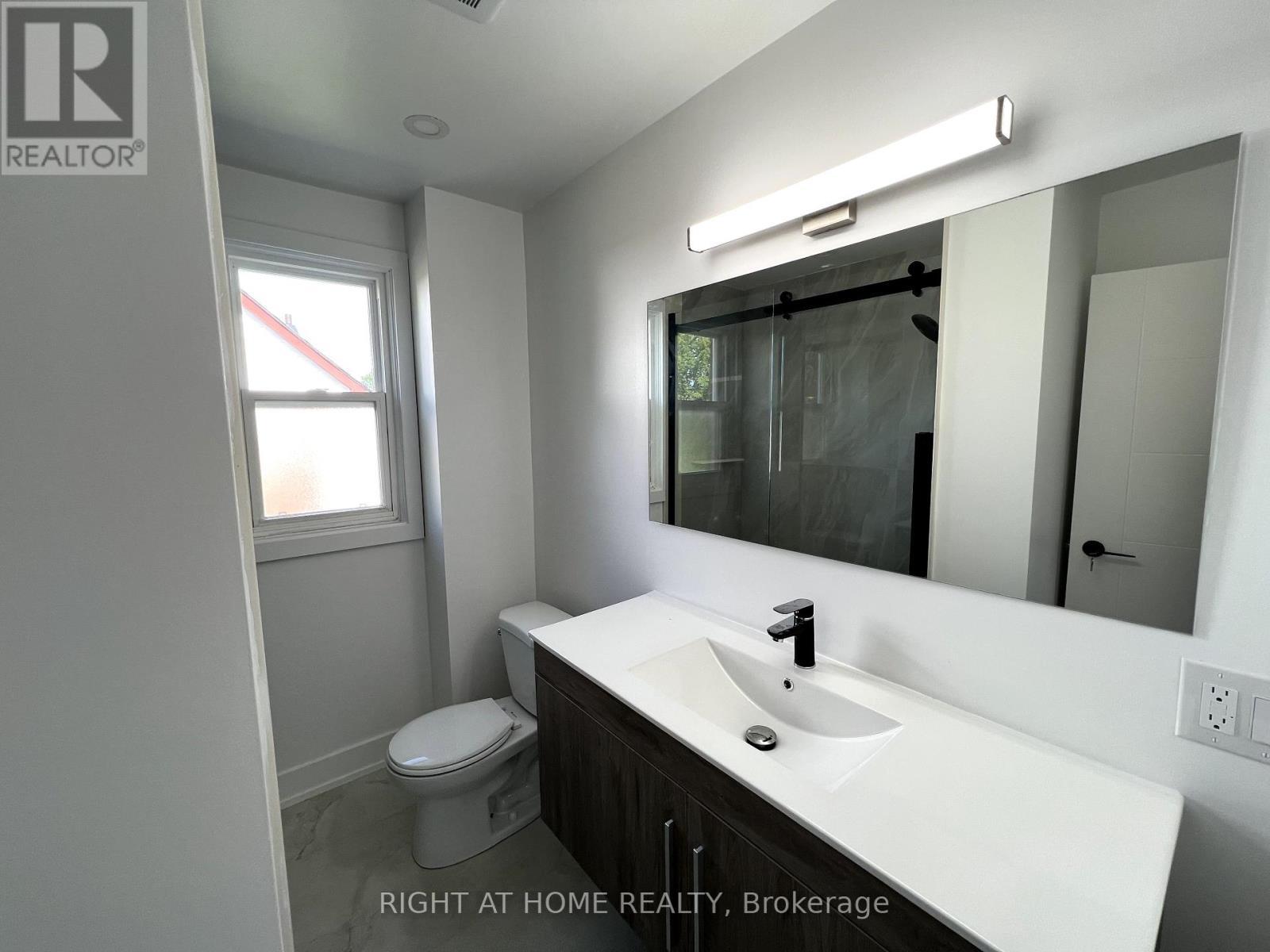 












75 PONTIAC AVENUE

,
Oshawa (Centennial),




Ontario
L1G3M1

