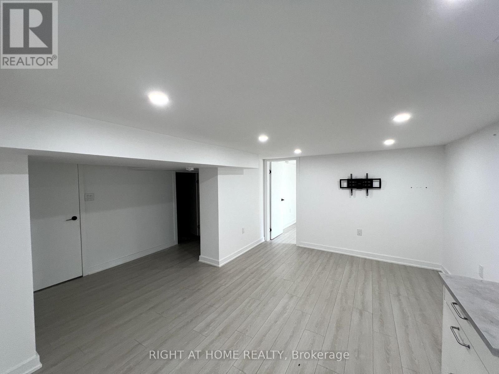 












75 PONTIAC AVENUE

,
Oshawa (Centennial),




Ontario
L1G3M1

