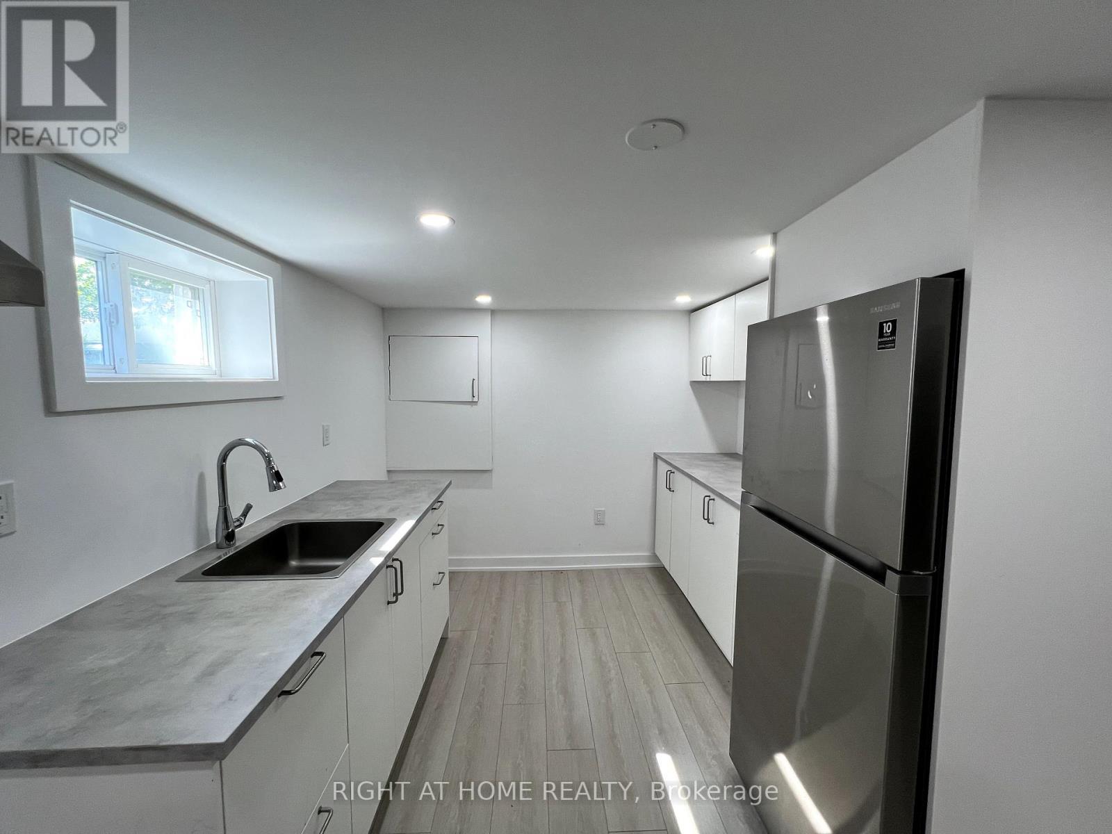 












75 PONTIAC AVENUE

,
Oshawa (Centennial),




Ontario
L1G3M1

