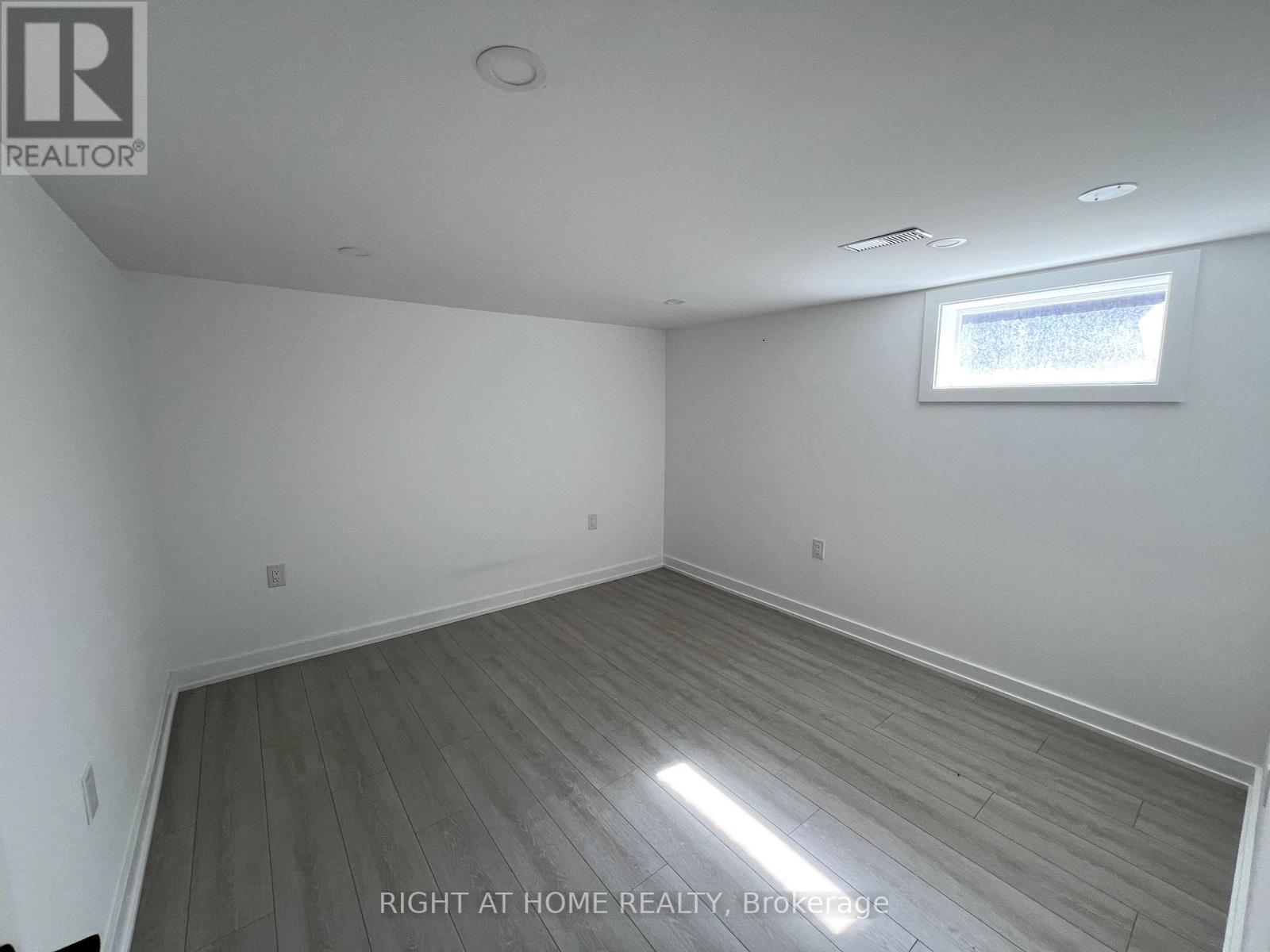 












75 PONTIAC AVENUE

,
Oshawa (Centennial),




Ontario
L1G3M1

