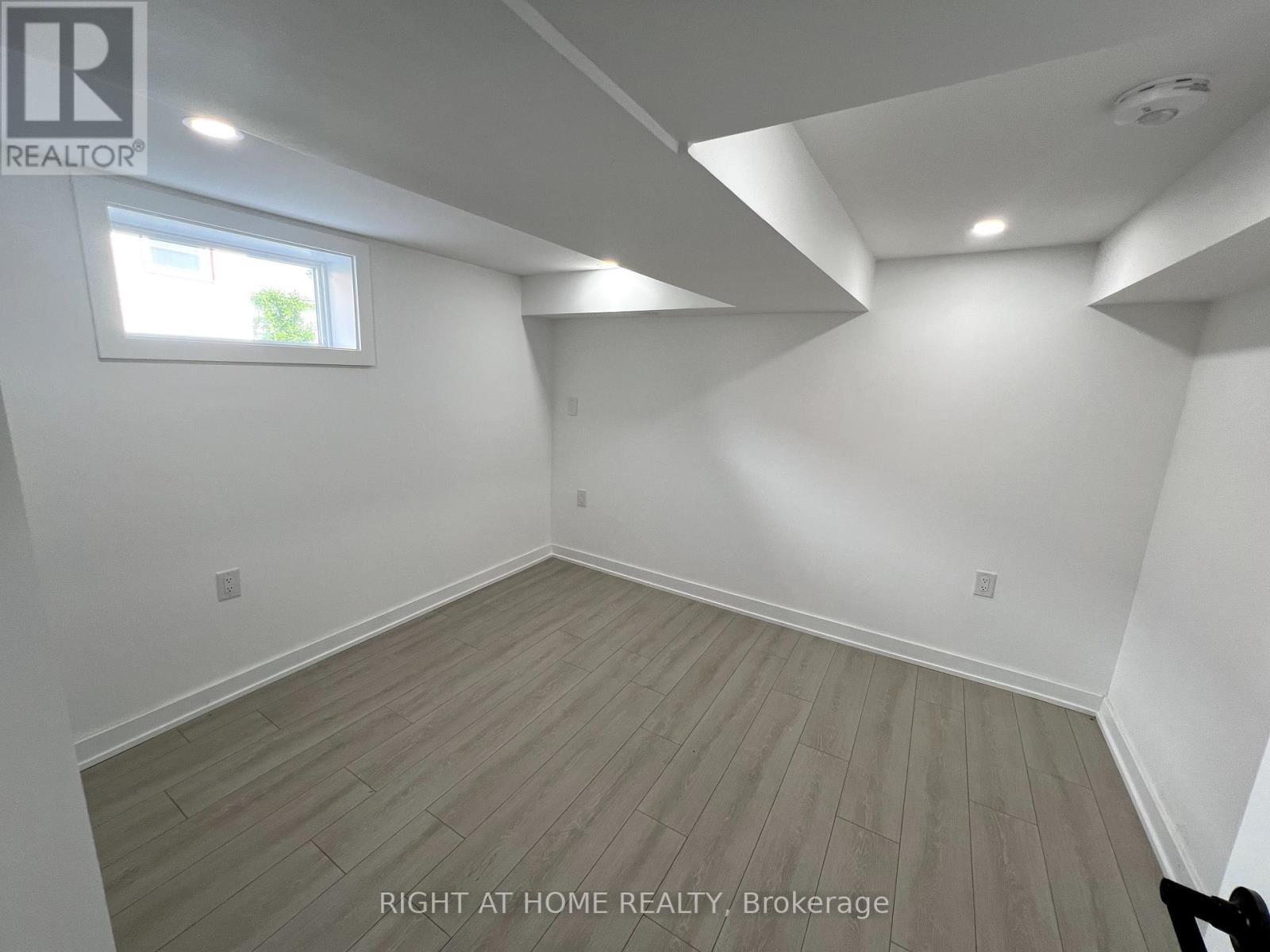 












75 PONTIAC AVENUE

,
Oshawa (Centennial),




Ontario
L1G3M1

