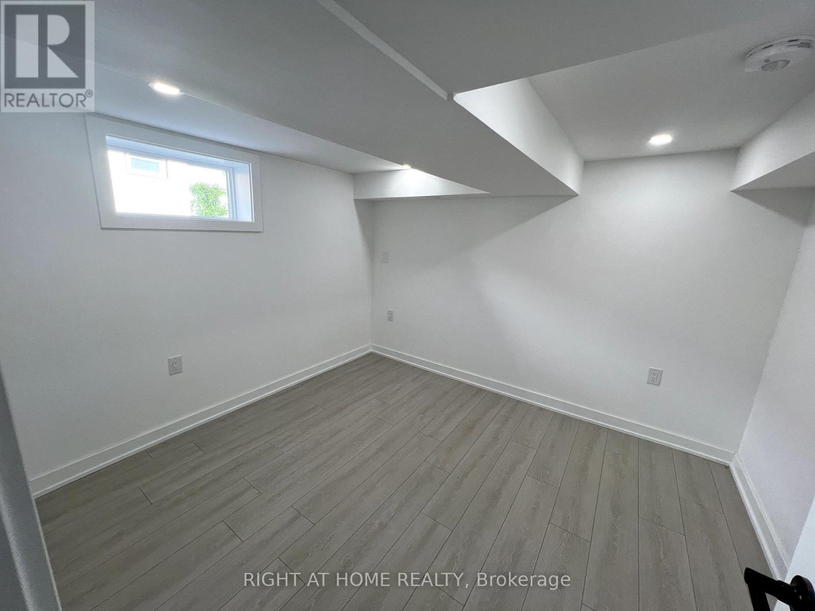 












75 PONTIAC AVENUE

,
Oshawa (Centennial),




Ontario
L1G3M1

