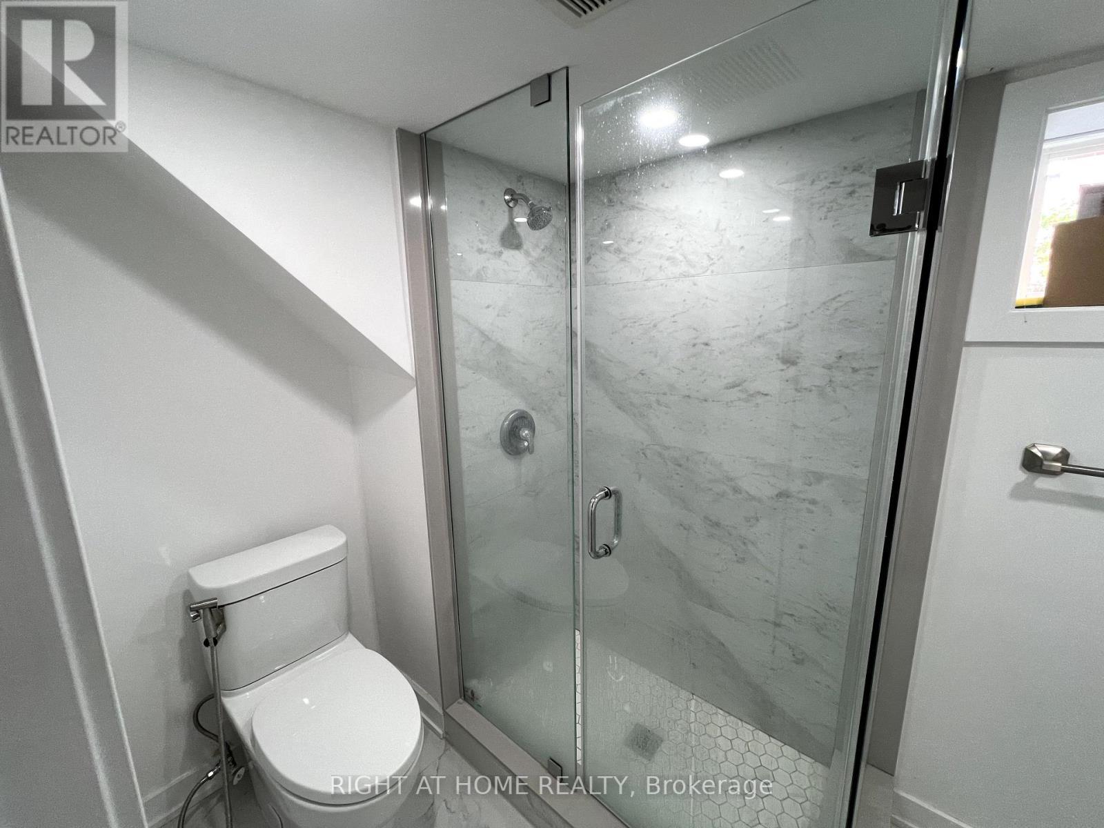 












75 PONTIAC AVENUE

,
Oshawa (Centennial),




Ontario
L1G3M1

