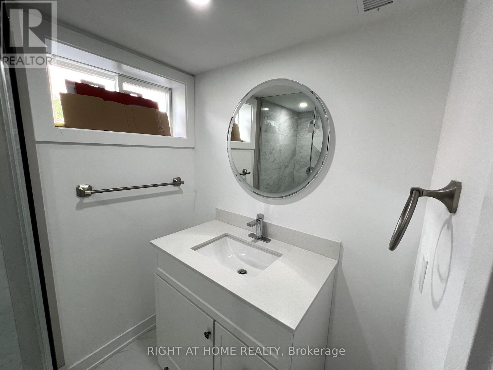 












75 PONTIAC AVENUE

,
Oshawa (Centennial),




Ontario
L1G3M1

