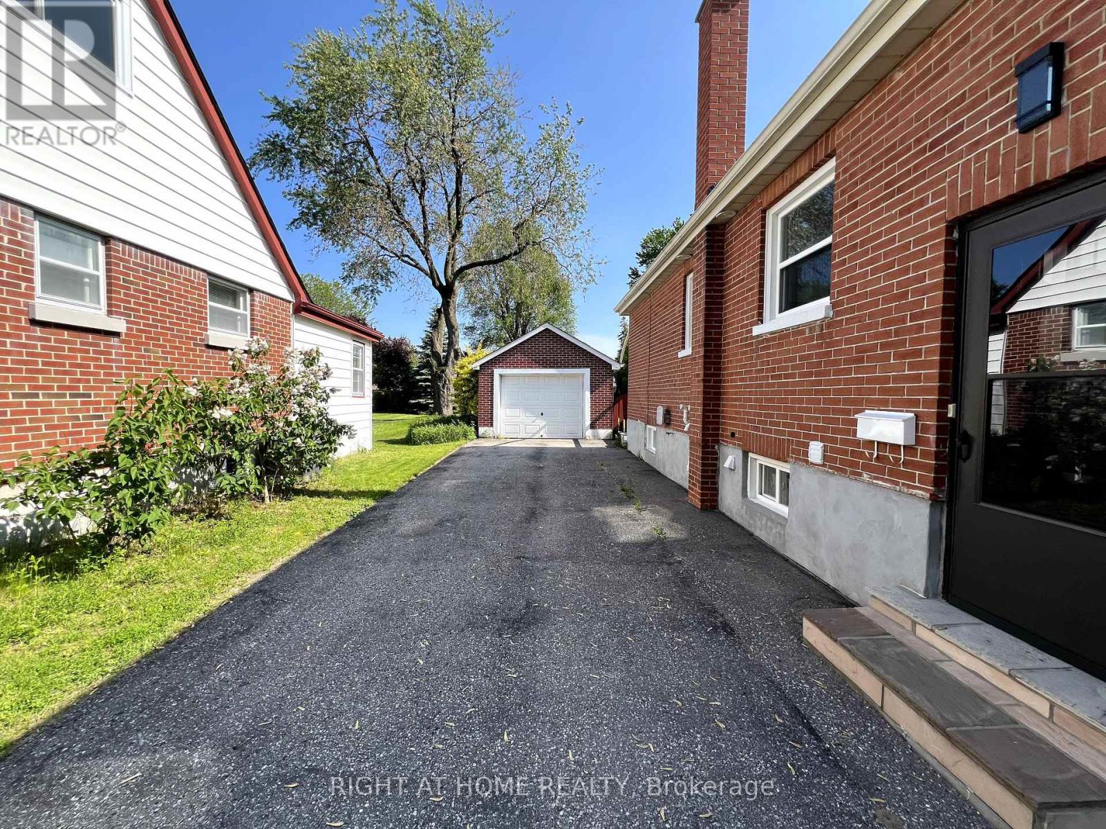 












75 PONTIAC AVENUE

,
Oshawa (Centennial),




Ontario
L1G3M1

