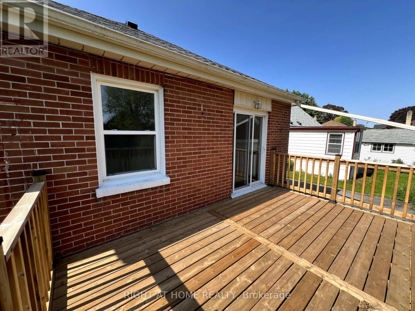 












75 PONTIAC AVENUE

,
Oshawa (Centennial),




Ontario
L1G3M1

