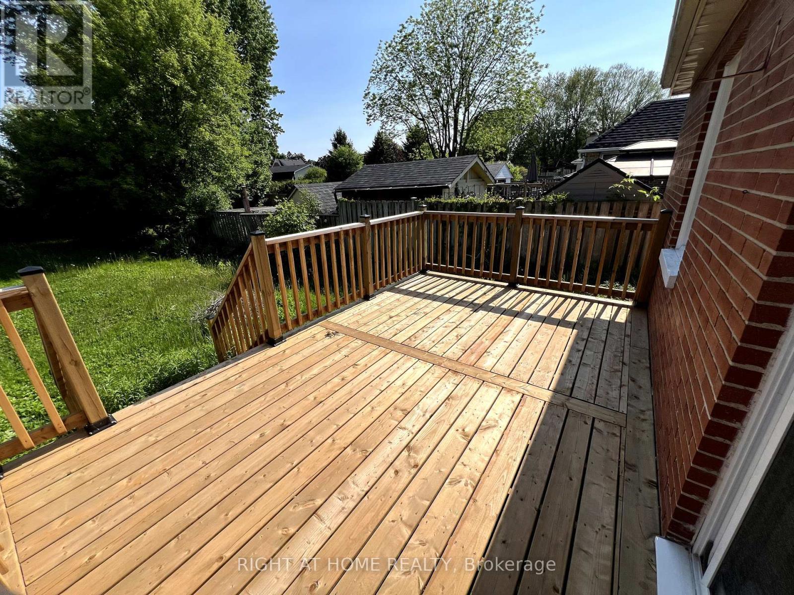 












75 PONTIAC AVENUE

,
Oshawa (Centennial),




Ontario
L1G3M1

