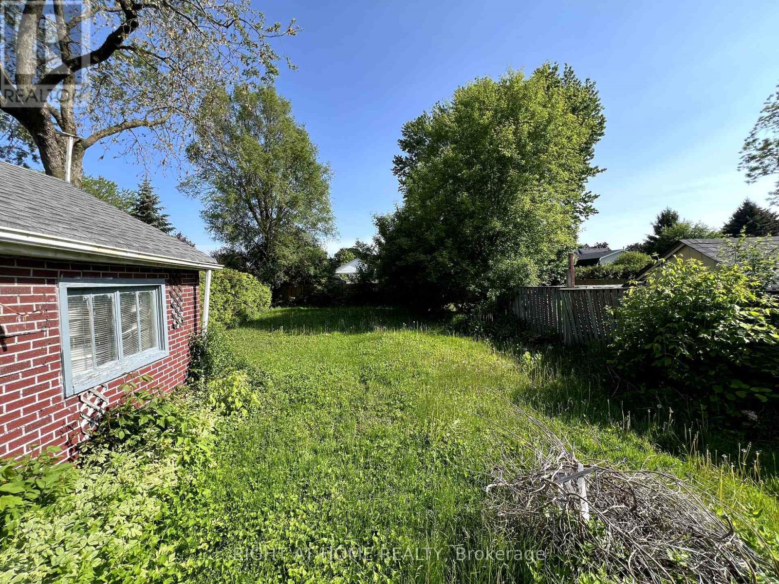 












75 PONTIAC AVENUE

,
Oshawa (Centennial),




Ontario
L1G3M1

