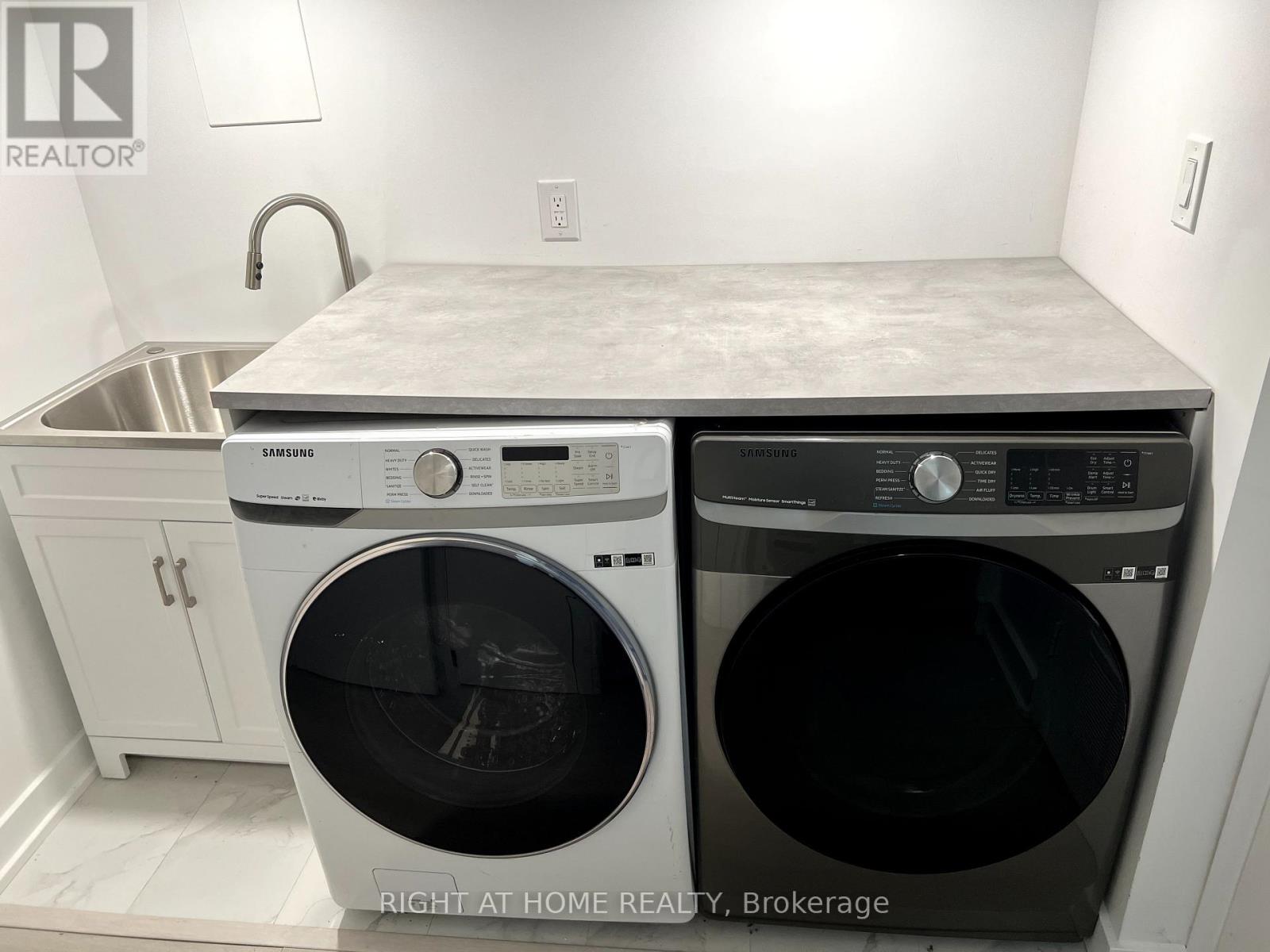 












75 PONTIAC AVENUE

,
Oshawa (Centennial),




Ontario
L1G3M1

