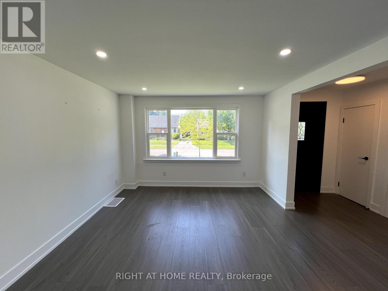 












75 PONTIAC AVENUE

,
Oshawa (Centennial),




Ontario
L1G3M1

