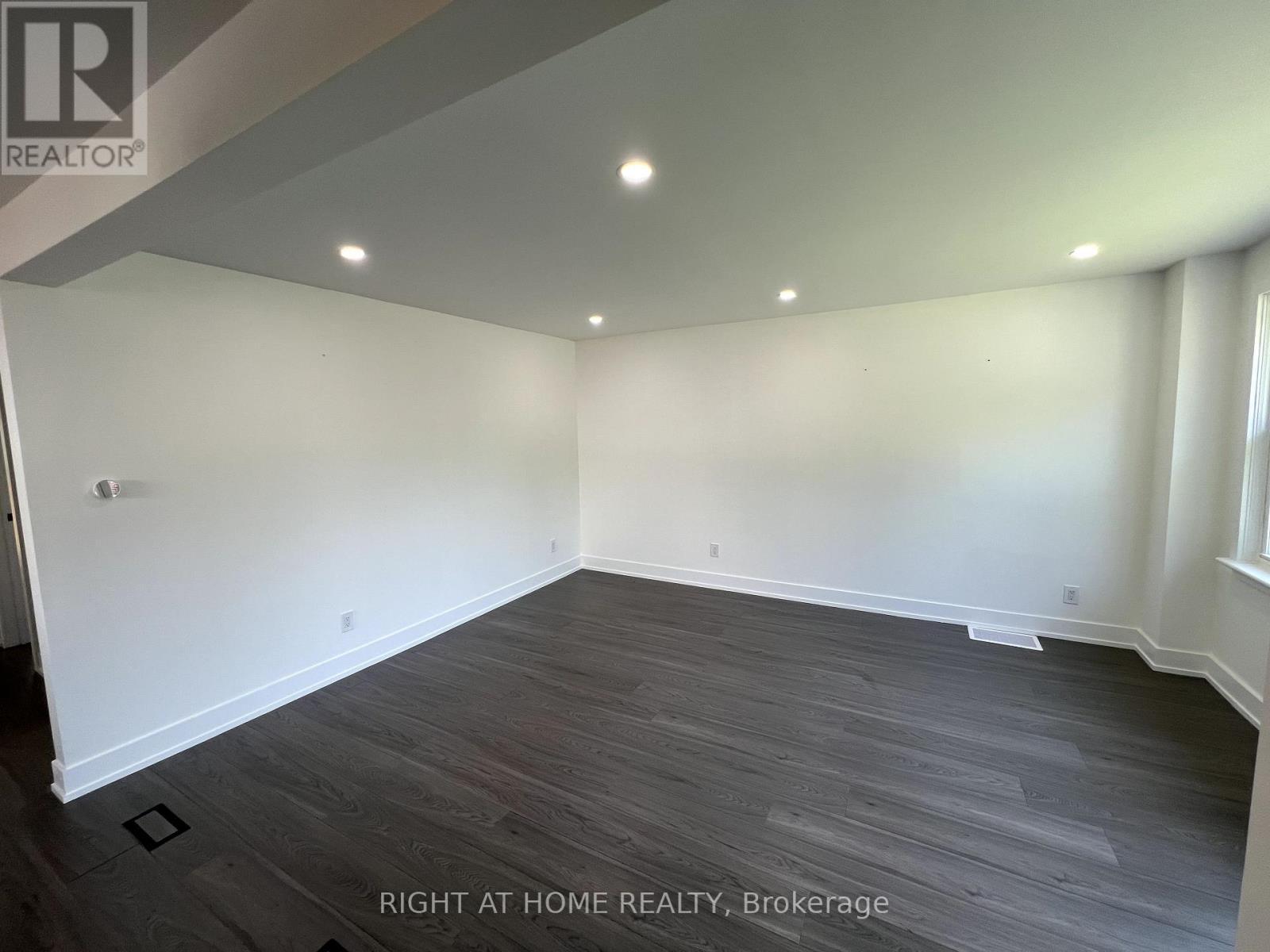 












75 PONTIAC AVENUE

,
Oshawa (Centennial),




Ontario
L1G3M1


