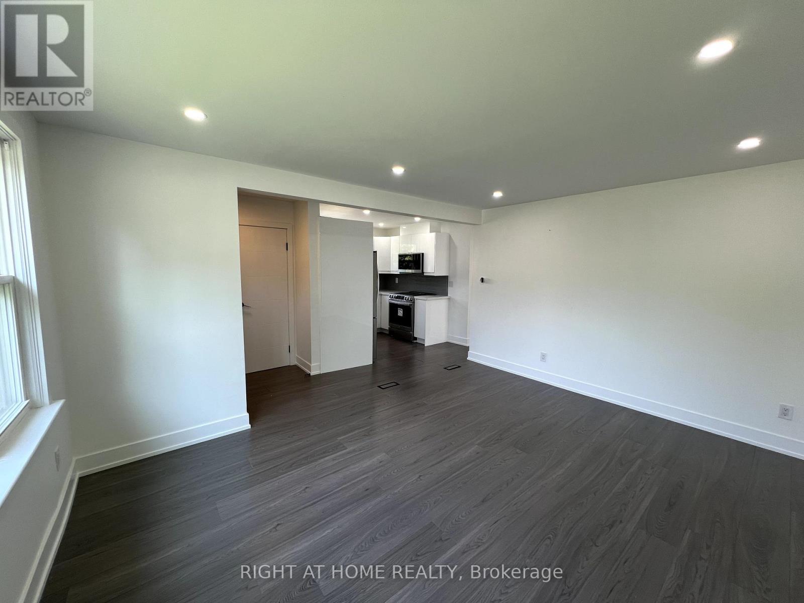 












75 PONTIAC AVENUE

,
Oshawa (Centennial),




Ontario
L1G3M1

