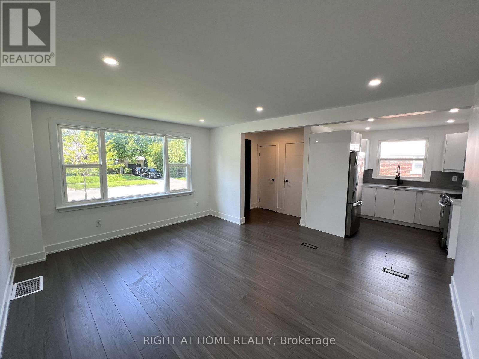 












75 PONTIAC AVENUE

,
Oshawa (Centennial),




Ontario
L1G3M1

