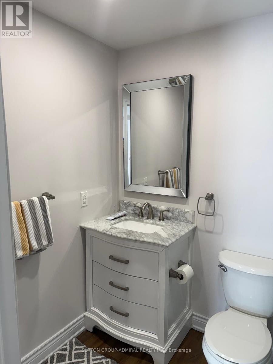 












7 GRAPHIC COURT

,
Toronto (Highland Creek),




Ontario
M1C4X8

